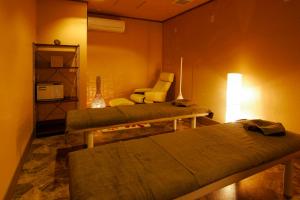 Tempat tidur dalam kamar di Dormy Inn Kumamoto Natural Hot Spring