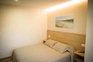 A bed or beds in a room at Apartamentos turisticos HAZ AMIGO