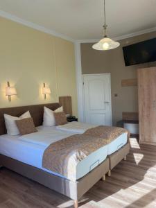 a bedroom with a large bed in a room at Haus Hohenzollern & Haus 'Ambiente in Bad Bertrich