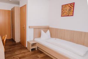 Łóżko lub łóżka w pokoju w obiekcie Gasthof Haidbach