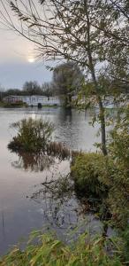 Fotografie z fotogalerie ubytování Lakeside Cotswold Holiday Home v destinaci Cirencester
