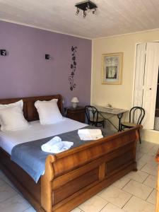 Postel nebo postele na pokoji v ubytování Hotel L'Oustau de la Font