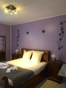 Postel nebo postele na pokoji v ubytování Hotel L'Oustau de la Font