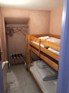 Postel nebo postele na pokoji v ubytování Hotel L'Oustau de la Font
