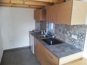 Köök või kööginurk majutusasutuses Ios Endless Blue Luxury Bungalows