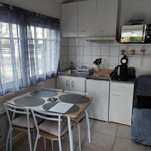Kuchyň nebo kuchyňský kout v ubytování L'Atelier à 100 m de Tarbes sud + 11 fotografií
