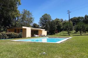 Bazén v ubytovaní LIMA COTTAGES - Casa do Cercado alebo v jeho blízkosti