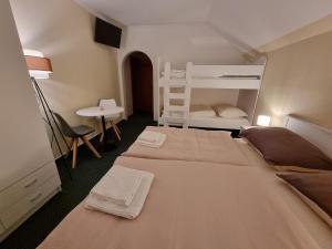 Rúm í herbergi á Hotel PlannerInn
