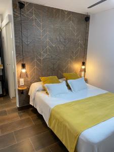 a bedroom with two beds and a wall at Pension Rovior in Calafell