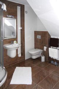 Ένα μπάνιο στο Large, comfortable holiday villa, private garden +22 φωτογραφίες