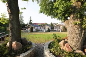 Zahrada ubytování Bungalow in Miedzyzdroje near Baltic Beach + 11 fotografií