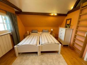 Ένα ή περισσότερα κρεβάτια σε δωμάτιο στο Gästezimmer Adenau