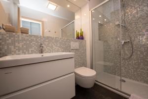 Luxury rooms Beach Mediteran的一间浴室