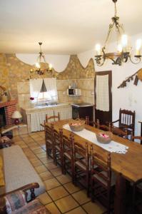 a kitchen and dining room with a table and chairs at Casa Rural El Huerto del Trucho in Oliete +12 photos