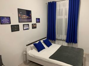 Posteľ alebo postele v izbe v ubytovaní Discover Cracow APARThostel