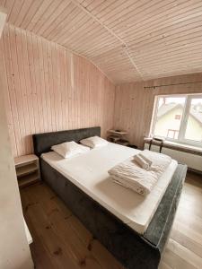 Postel nebo postele na pokoji v ubytování Guest House Lviv