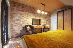 Ένα ή περισσότερα κρεβάτια σε δωμάτιο στο Holiday Home in Mielno near Beach & Lake +18 φωτογραφίες