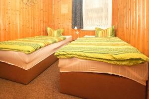two beds sitting next to each other in a room at Holiday home in Sewenkow with a terrace in Sewekow