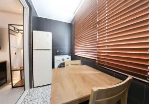 Kuchyň nebo kuchyňský kout v ubytování West In Hotel Yeosu + 37 fotografií