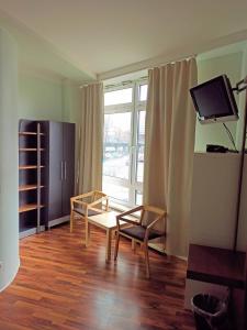 TV a/nebo společenská místnost v ubytování Puschkin Rooms