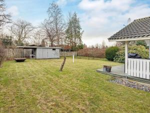 Zahrada ubytování 6 person holiday home in Væggerløse-By Traum