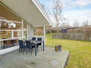 Zahrada ubytování 6 person holiday home in Væggerløse-By Traum
