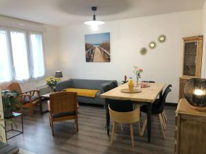 Χώρος καθιστικού στο Holiday Home in Sibiril near Sandy Beach +23 φωτογραφίες