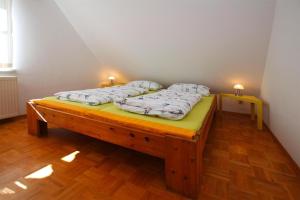 a bedroom with two beds in a room at Flat in Klocksin with a garden in Klocksin