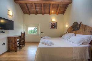 Tempat tidur dalam kamar di Hotel Il Duca Del Montefeltro
