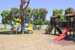 Ο χώρος παιχνιδιού για παιδιά στο Villa in Cecina Mare near Sandy Beaches