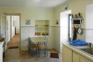 Kuchyň nebo kuchyňský kout v ubytování Holiday Home Lomba da Fazenda - PDL01100i-F