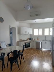 O bucătărie sau chicinetă la Peel Cottage +22 fotografii