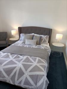 Postel nebo postele na pokoji v ubytování Peel Cottage