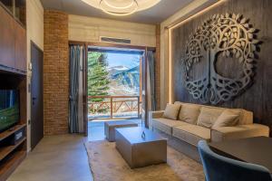 TV a/nebo společenská místnost v ubytování Adryades luxury apartments