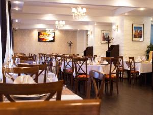 Un restaurant sau alt loc unde se poate mânca la Maxima Zarya Hotel