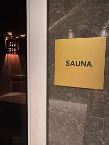 Ein Zertifikat, Auszeichnung, Logo oder anderes Dokument, das in der Unterkunft The Y Istanbul Suites ausgestellt ist