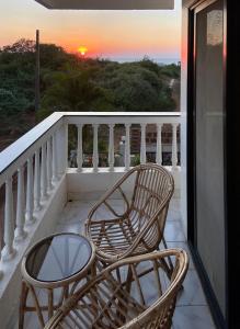 Балкон или терраса в SHANU'S SEASIDE INN - A Family-Run Guesthouse just 100 metres from Candolim Beach