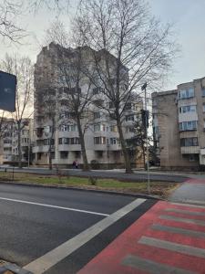 an empty street in front of a large building at Neversea Apartment in Constanţa