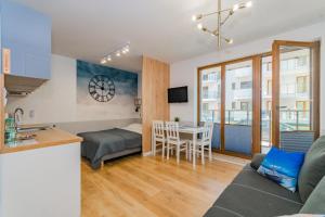 Posedenie v ubytovaní APARTAMENTY MIERZEJA - STEGNA PARK STUDIO, 500 m od plaży