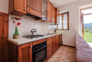 A kitchen or kitchenette at Agriturismo Le Fornaci - Appartamento Ceraso
