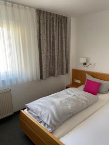 Letto o letti in una camera di Pension Arcade