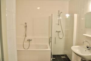 Koupelna v ubytování Duinerei appartement B203