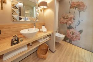 a bathroom with a sink and a toilet and a mirror at Alojamientos Ainsa Sanchez in Aínsa