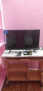 a computer monitor sitting on top of a desk at Villa Bonny Home Stay in Puducherry