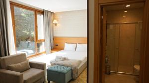 Postel nebo postele na pokoji v ubytování Ayder Hasimoglu Hotel