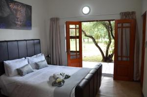 A bed or beds in a room at Muqurati Lodge - Dinokeng Game Reserve