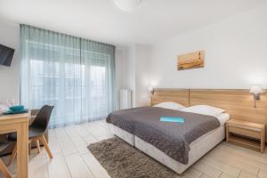 En eller flere senge i et værelse på Aquamarina Świnoujście Marina Invest