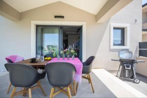 Posedenie v ubytovaní Family Villa Mare for max 8 person with jacuzzi Kukci Poreč countryside