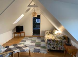 a living room with a couch and a window at Villa Havsro,charmig skånelänga med 200 m till havet in Farhult