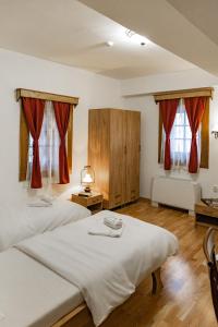 Postel nebo postele na pokoji v ubytování Guest Mansion, Гостински Палат